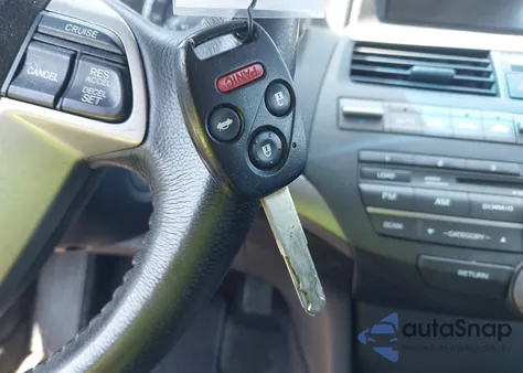 2010 Honda Accord 2.4 Ex-L z USA, uszkodzony, nr VIN 1HGCP2F85AA195236